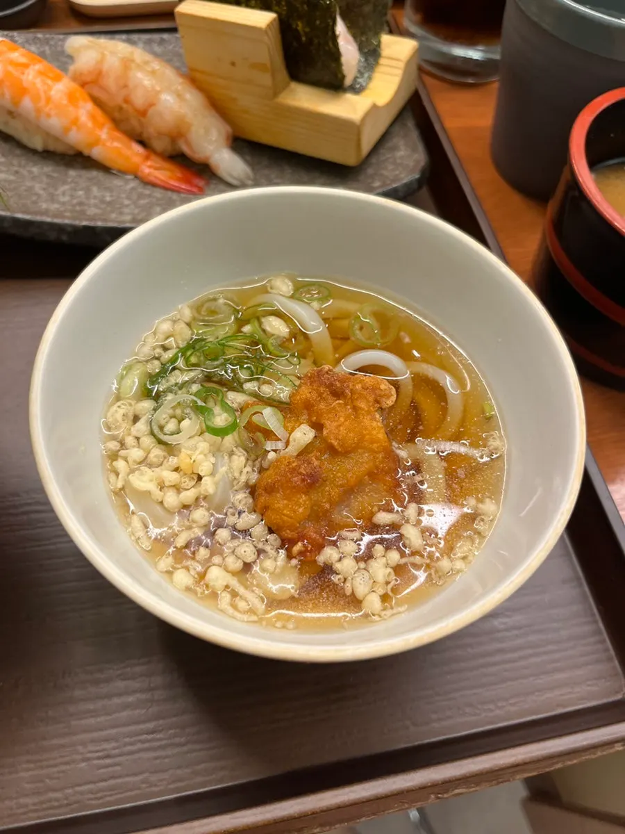 계란찜과 된장국, 김이 나온 기본 차림