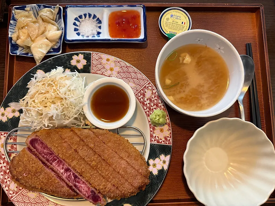 Gyukatsu and steki set at Ichigyu Gwanghwamun Branch