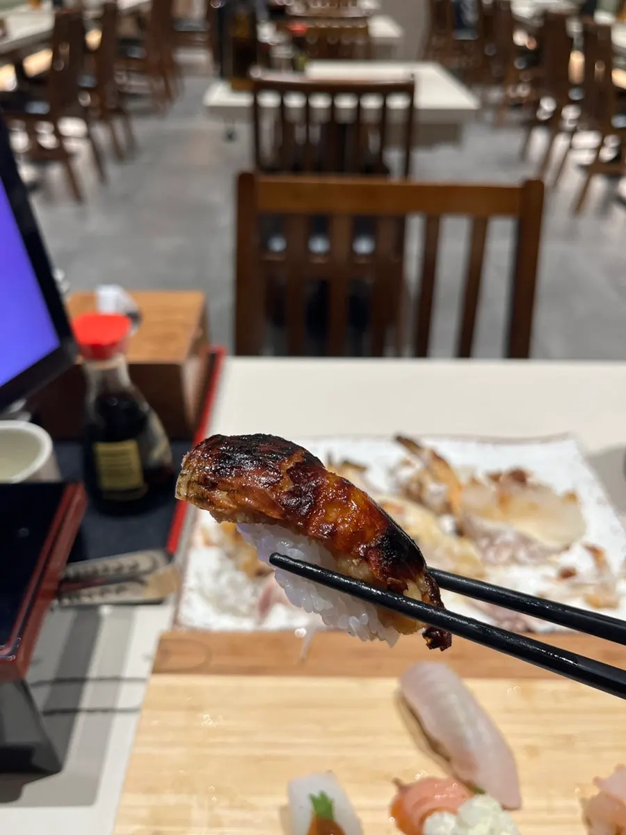 토치로 구운 아부리연어 초밥