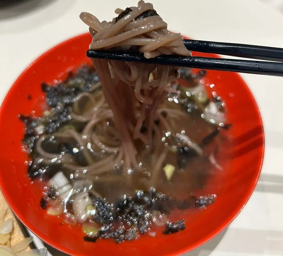 차갑게 나온 소바와 국물
