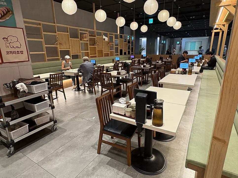 Counter seating at Elephant Sushi
