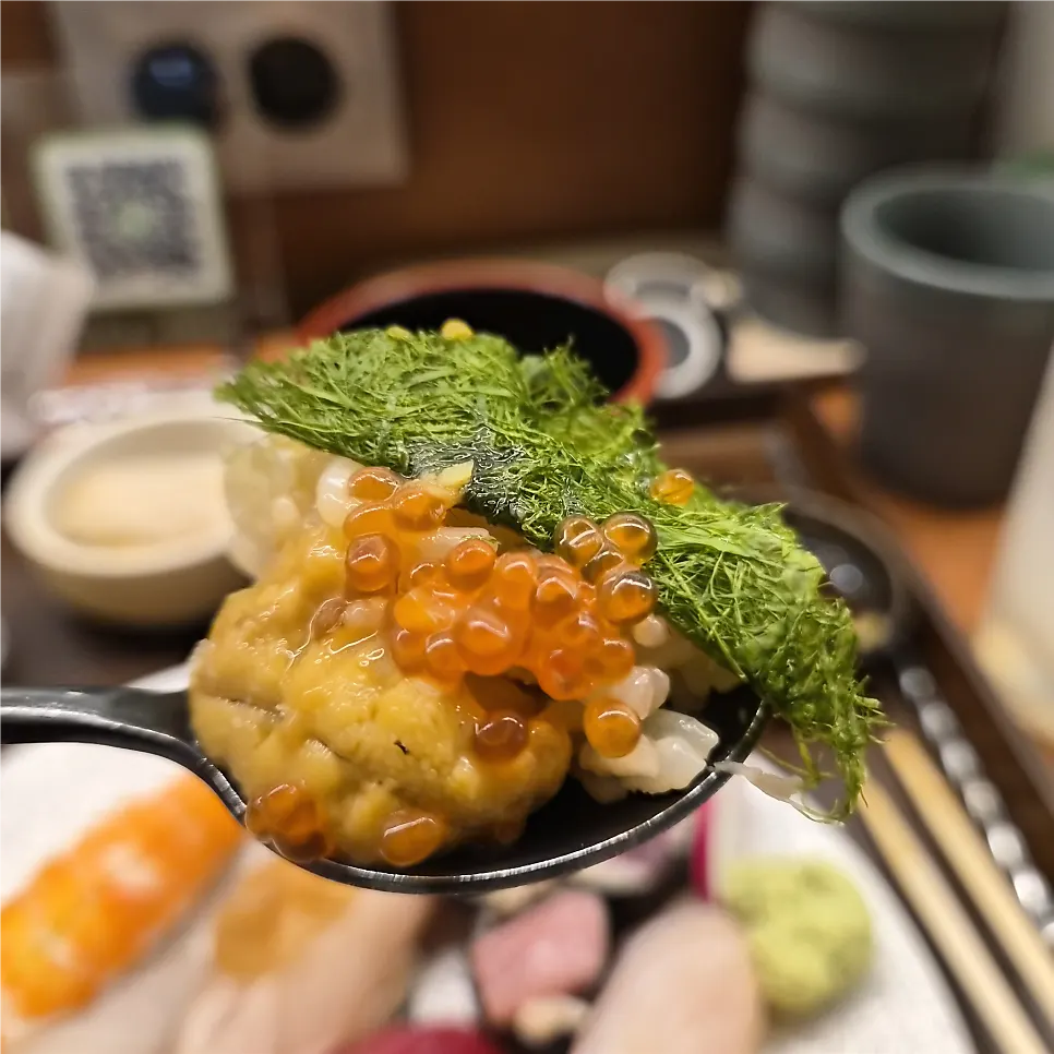 Premium kaisendon with tuna and uni