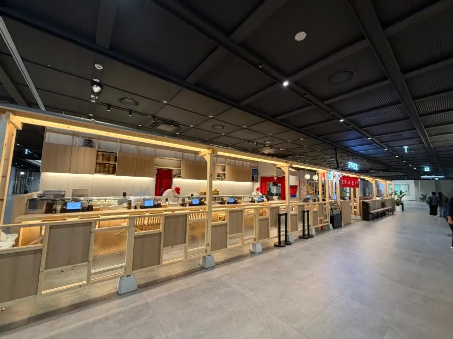 View of the restaurant row in the Gwanghwamun KT Tower basement arcade