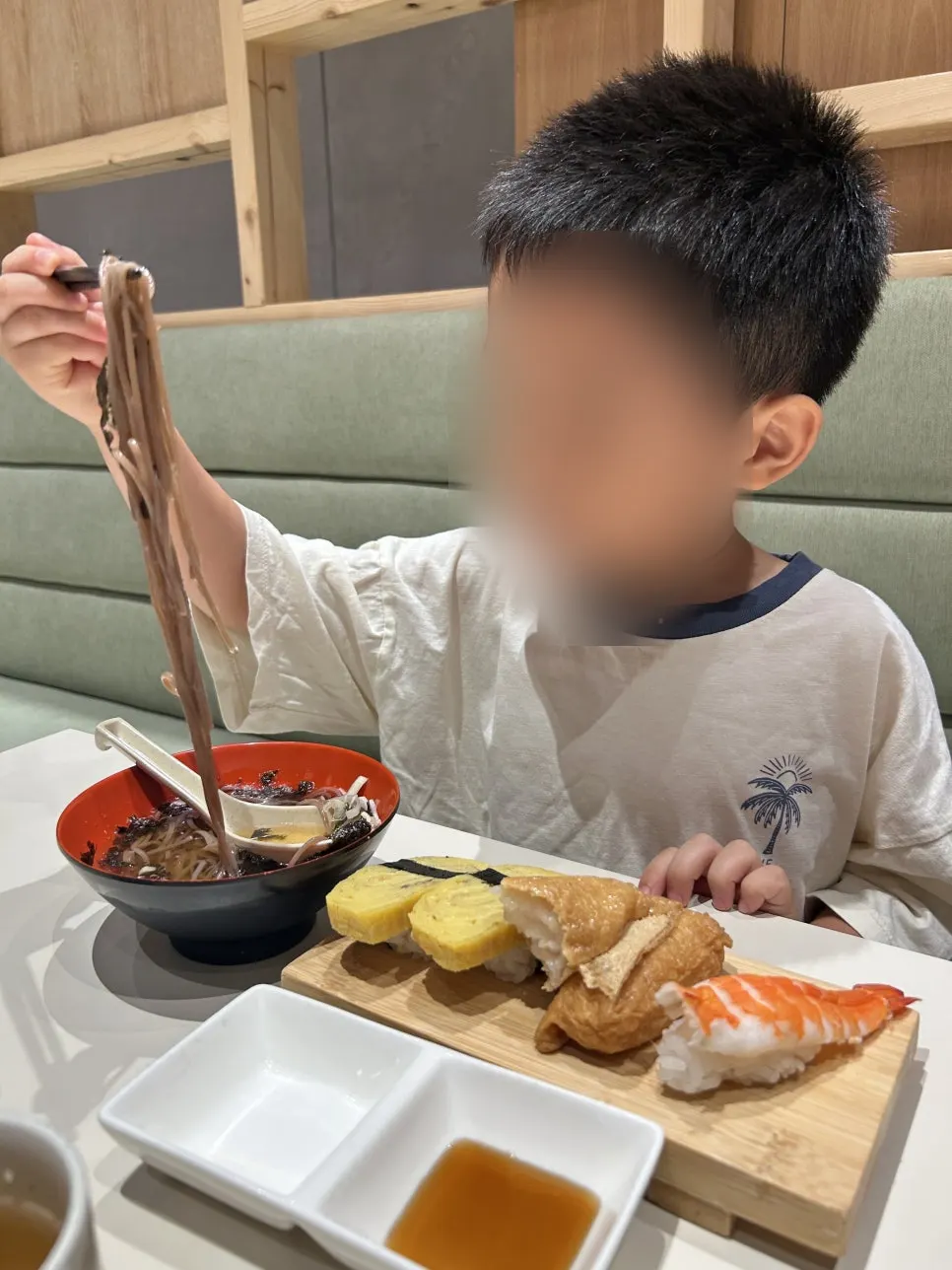 Kids' sushi and cold soba set at the child's seat