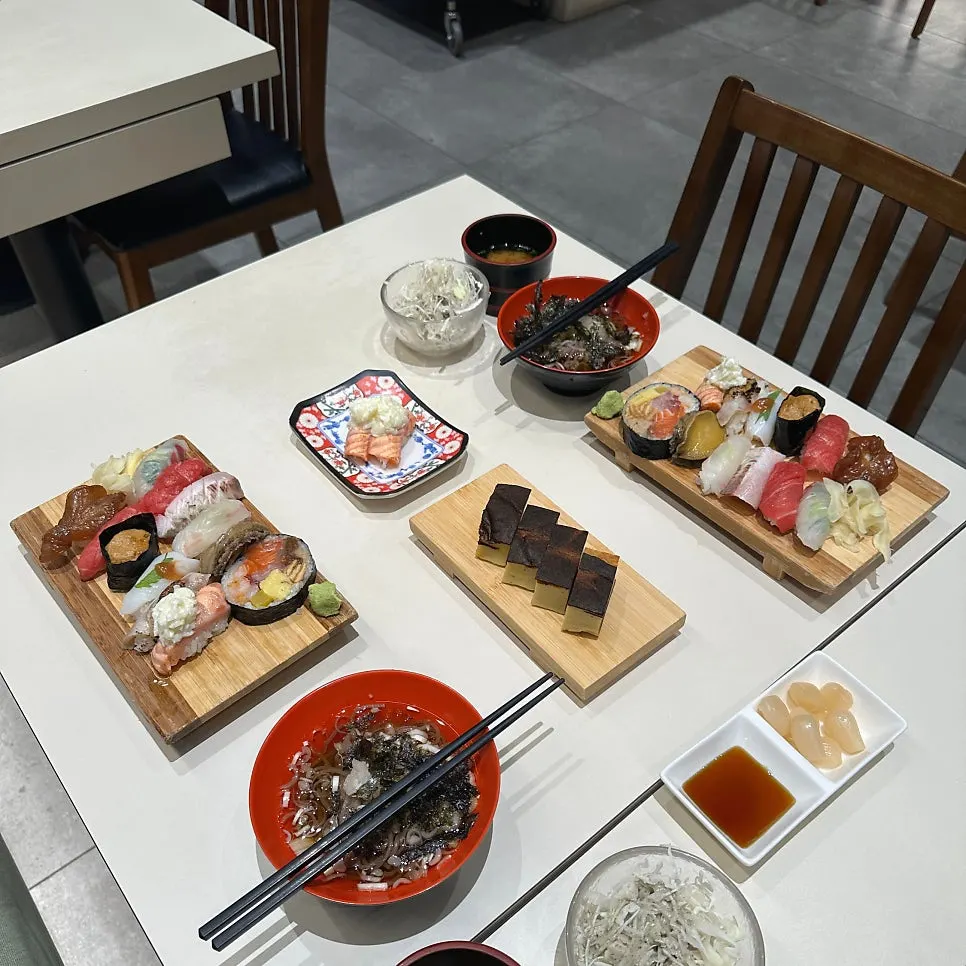 Table setting for the ordered B set