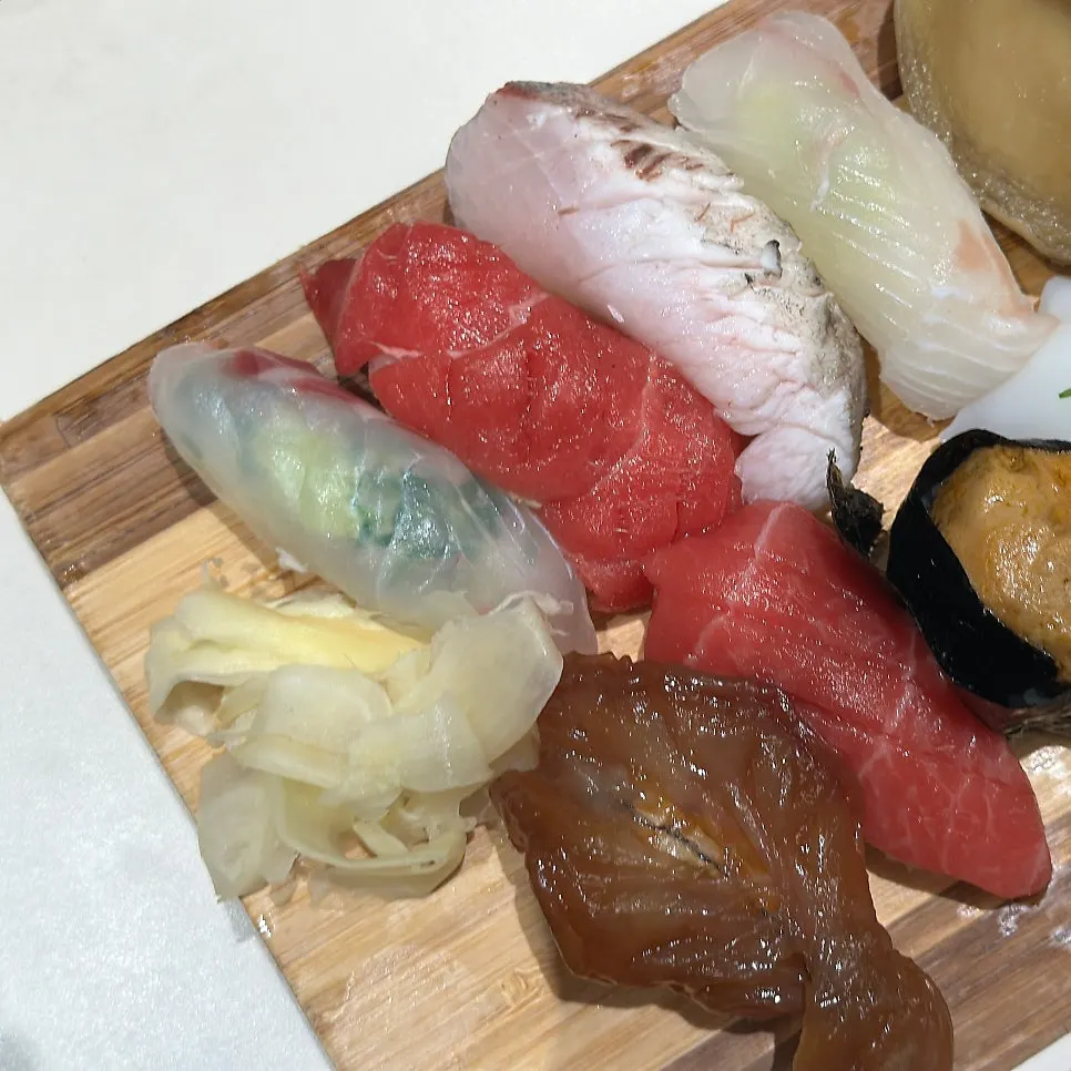 Springy amberjack sushi