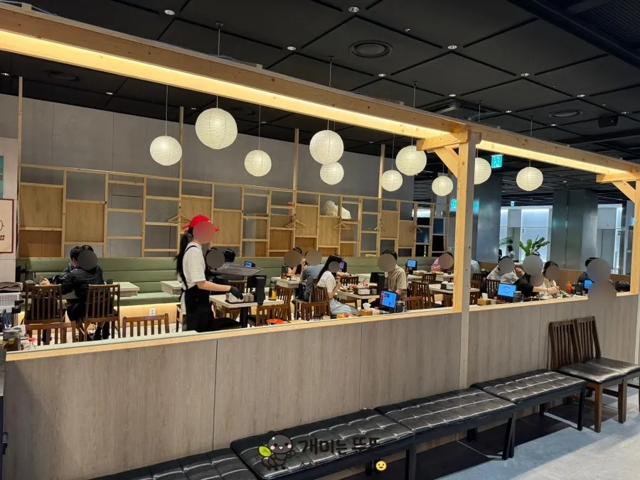 Elephant Sushi shop connected to Gwanghwamun Station