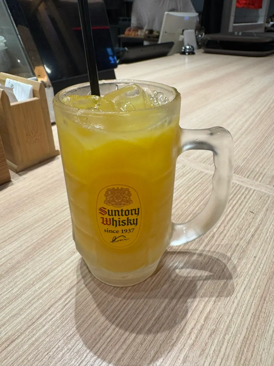 Segelas jus oren Del Monte berais