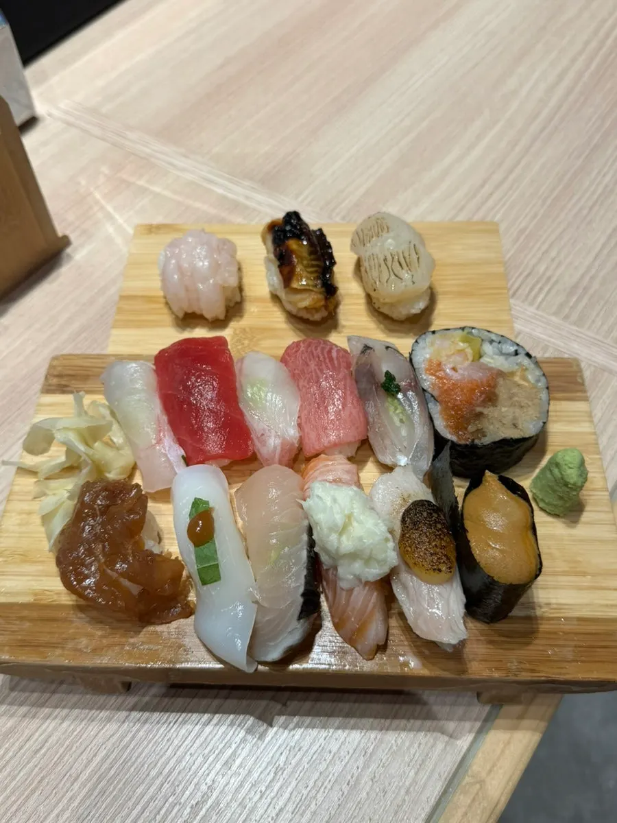 Sepinggan set Elephant B dengan 12 keping sushi