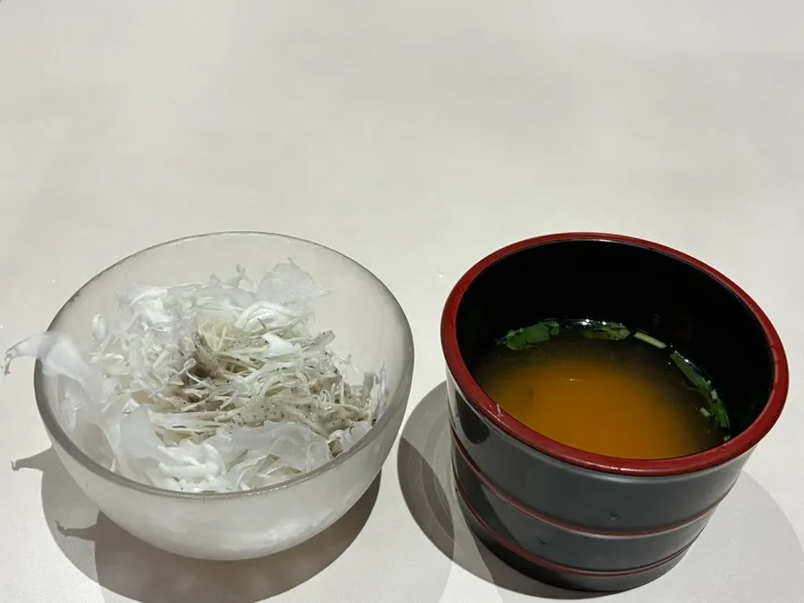 큼지막한 구성의 초밥 세트
