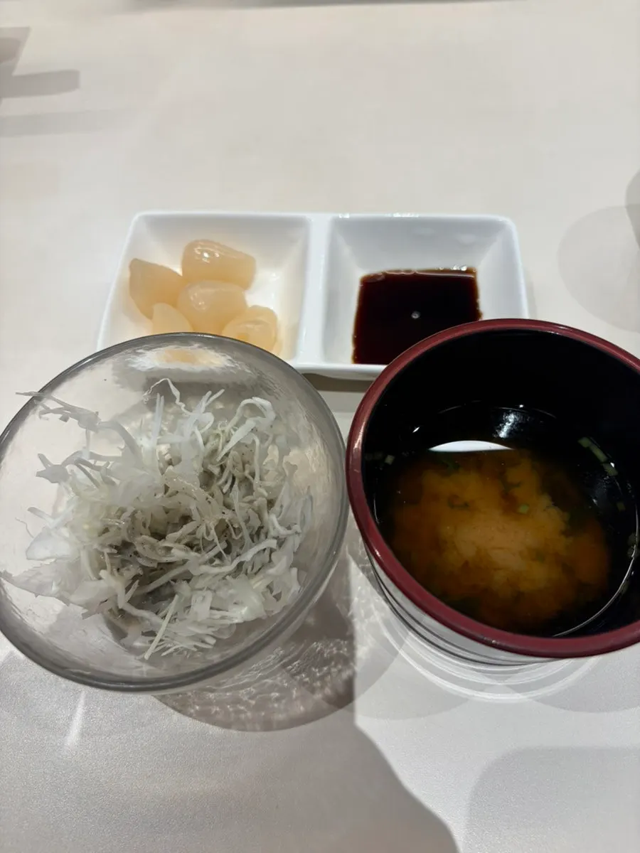 Salad and soup served after being seated