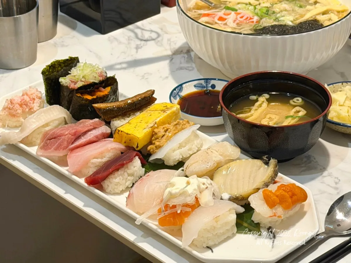 Piring sushi di restoran sushi Gwanghwamun, Choe Uyeong Sushiya Jongno Branch