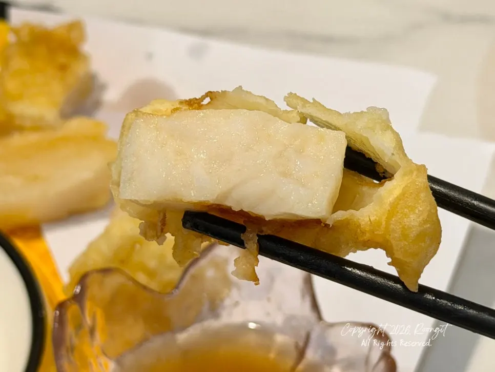 Gorengan kerang besar yang digoreng utuh