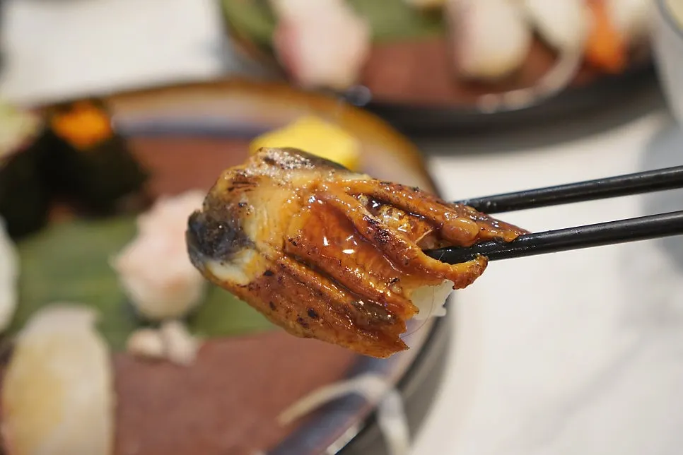 Special sushi eaten with wasabi added separately on top