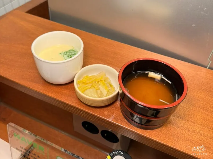 Unagi don and sushi meal spread