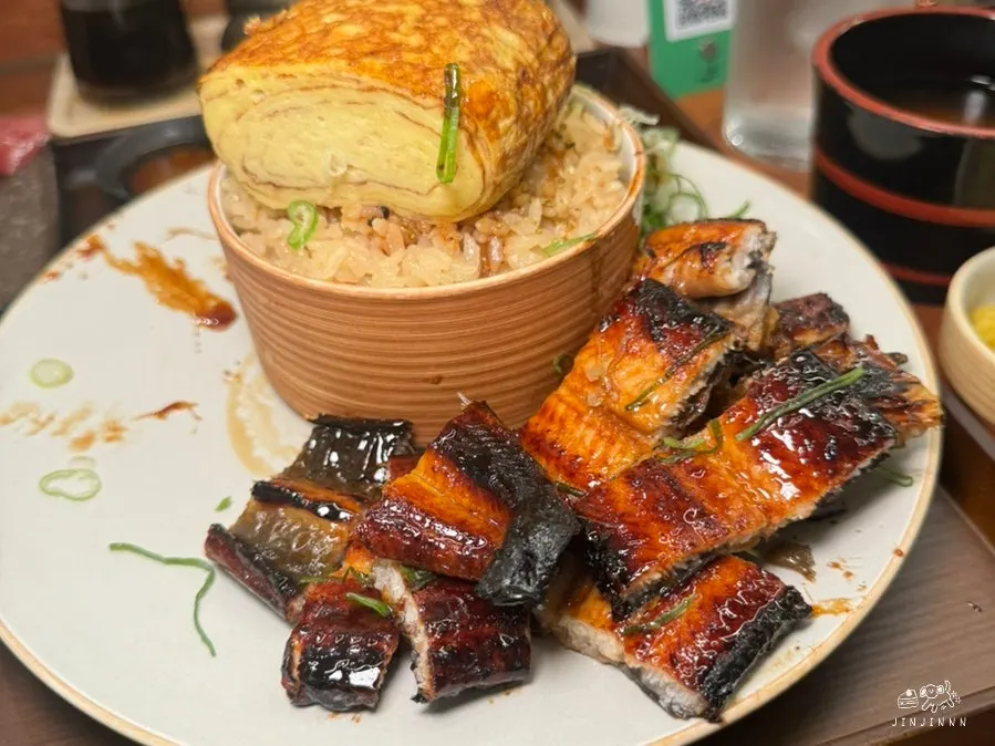 A bite of eel unagi don