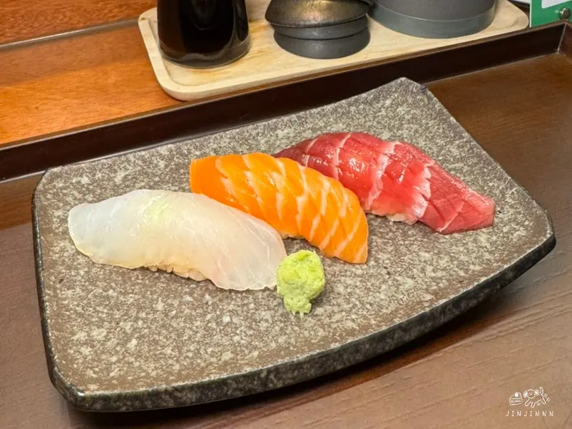 Three kinds of salmon, flounder, and tuna nigiri