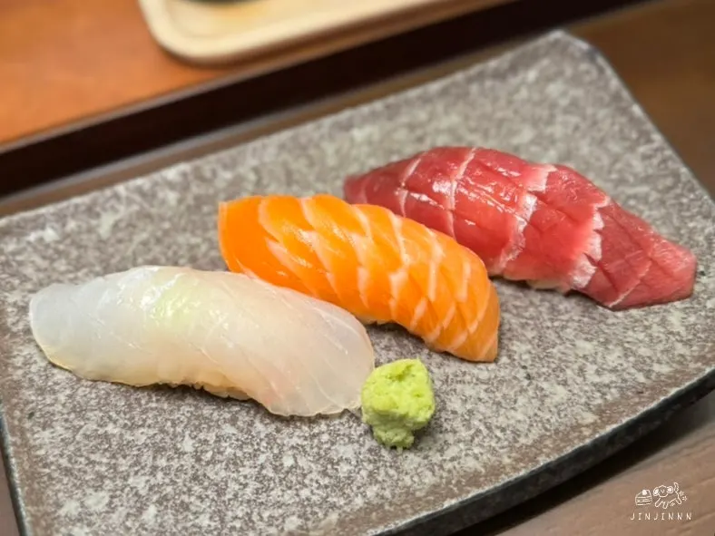 Three pieces of thick-cut fish nigiri