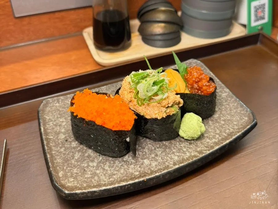Three-piece gunkan sushi set