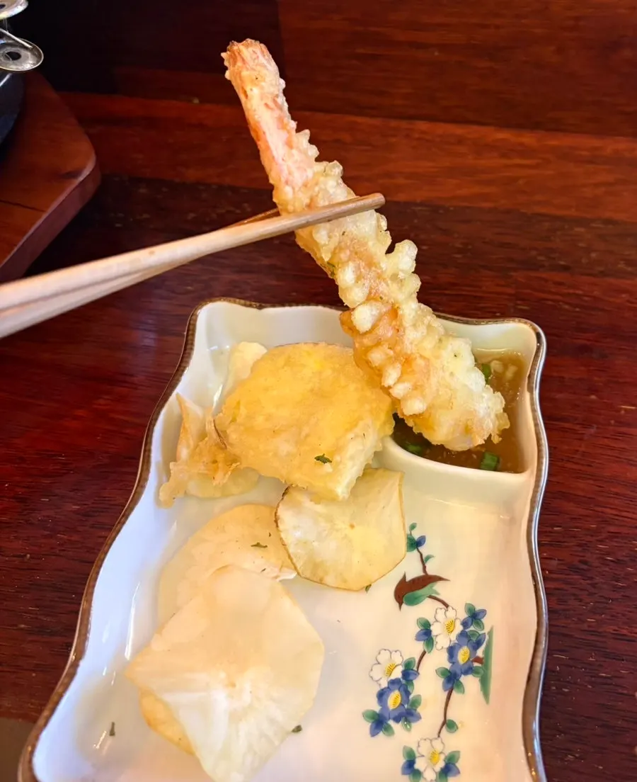 Clear broth of the fish cake soup in the Hwarodam course