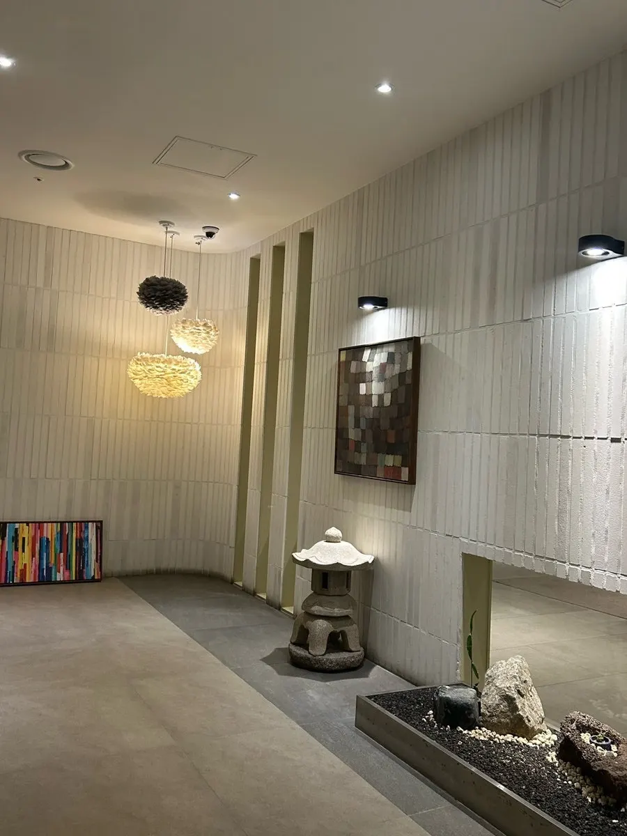 The calm atmosphere of the hall at Modam Dining Gwanghwamun