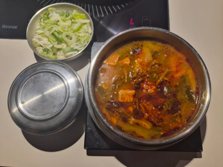 내장 뺀 얼큰한 홍탕 한 그릇