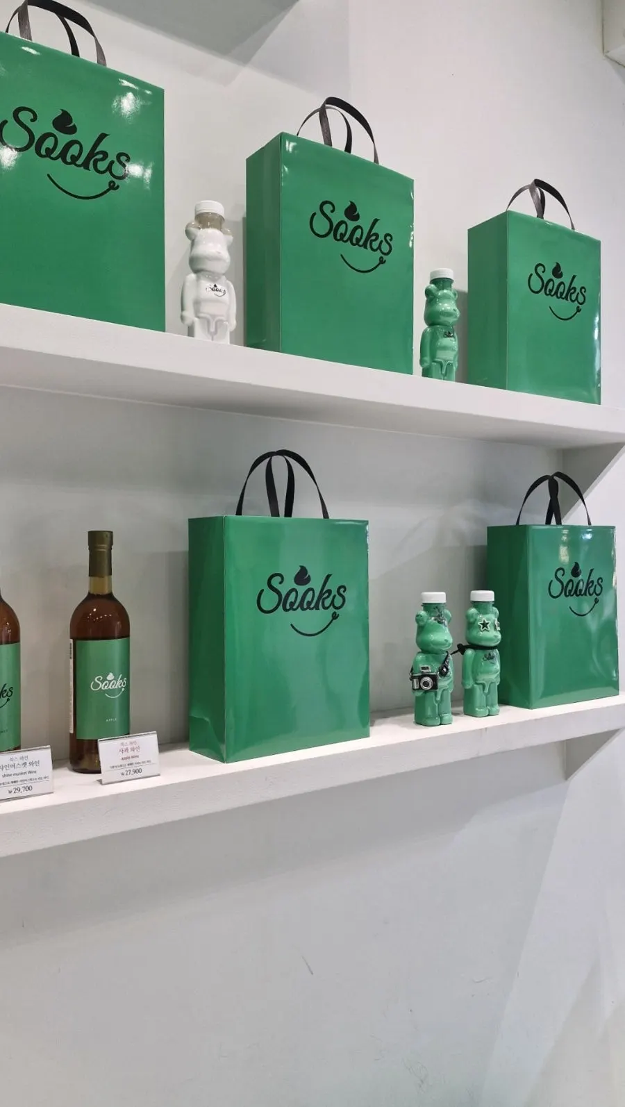 墨绿色调的深山艾草巧克力派首尔店外观