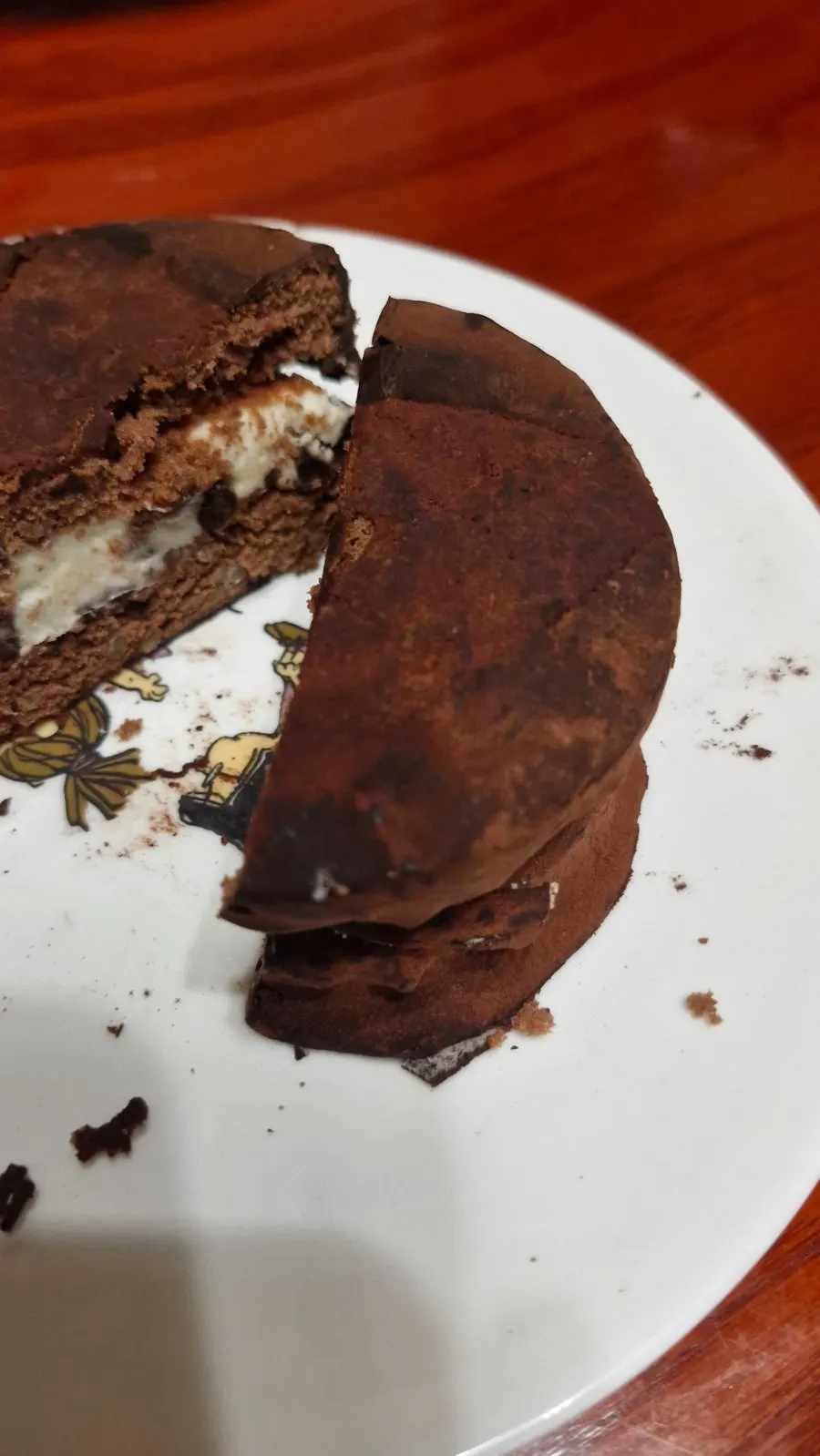 打开独立包装盒后的巧克力派