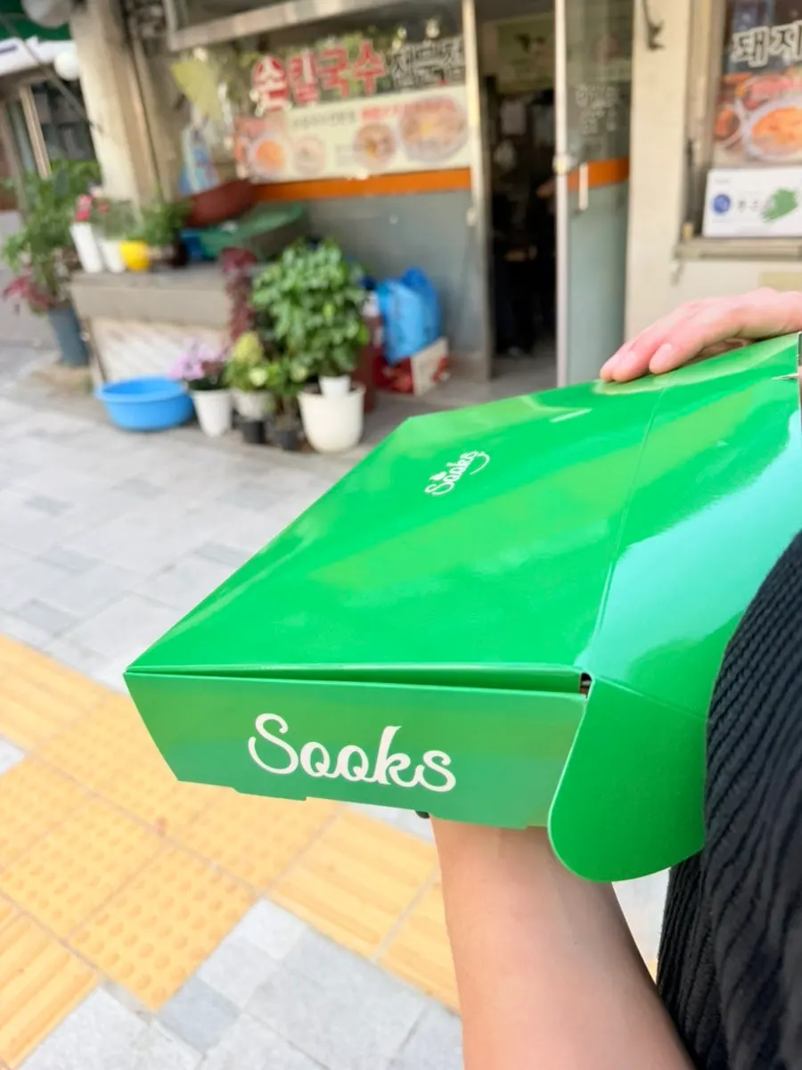 초록색 선물세트 박스와 초코파이