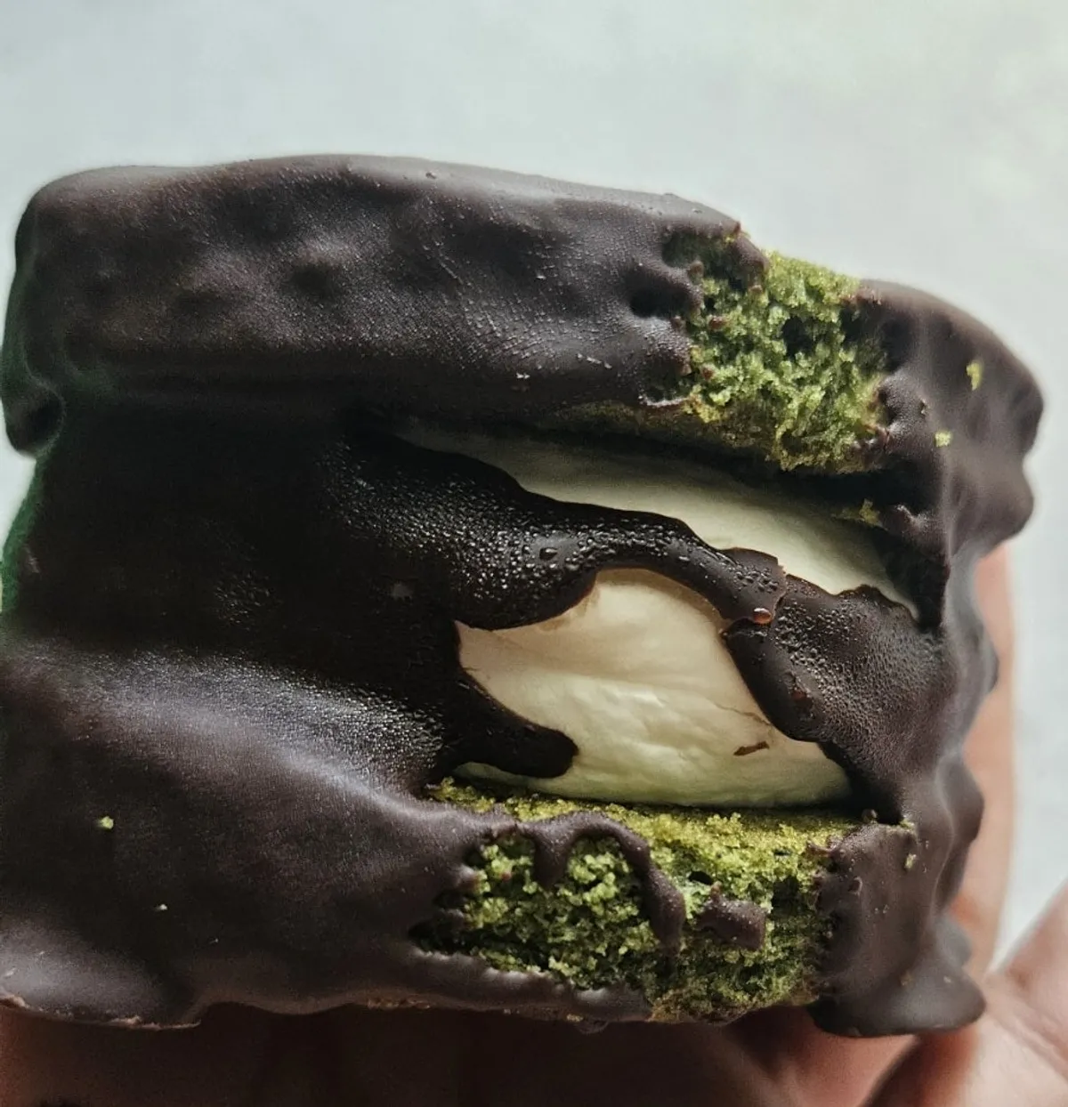 Cross-section showing thick cream filling in the mugwort choco pie