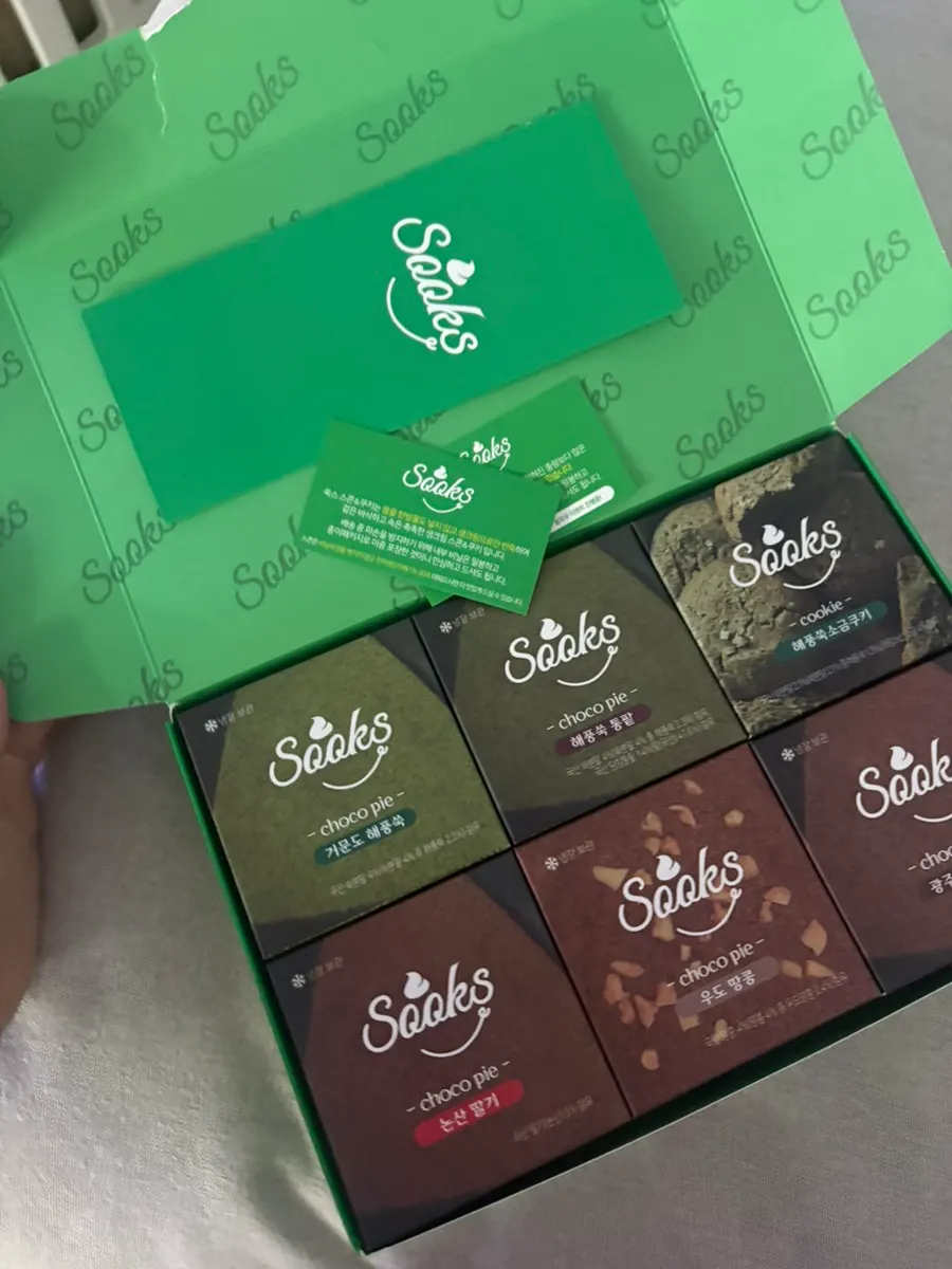 Cover image of desserts at Ssuk's Choco Pie Seoul in Gwangjang Market