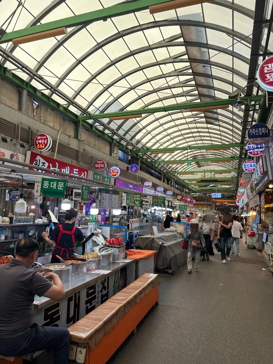 Gwangjang Market crowded with tourists