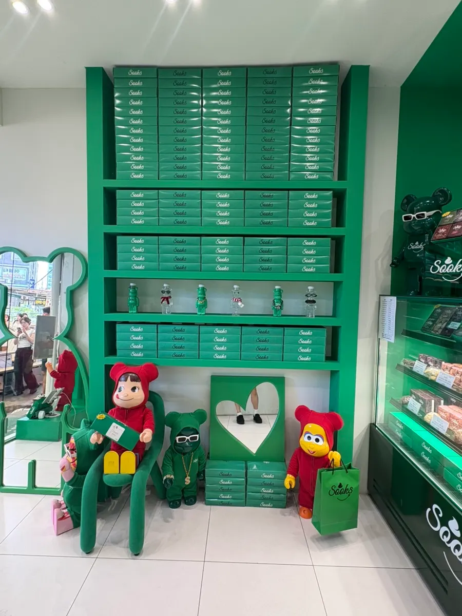 Clean, tidy interior of Ssuk's Choco Pie Seoul