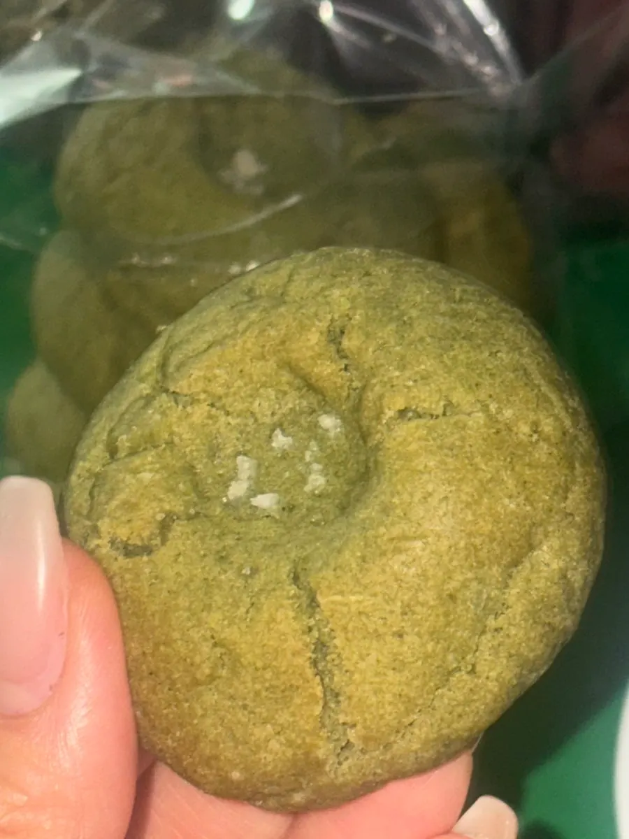 Mugwort cookie with a crisp outside and moist inside