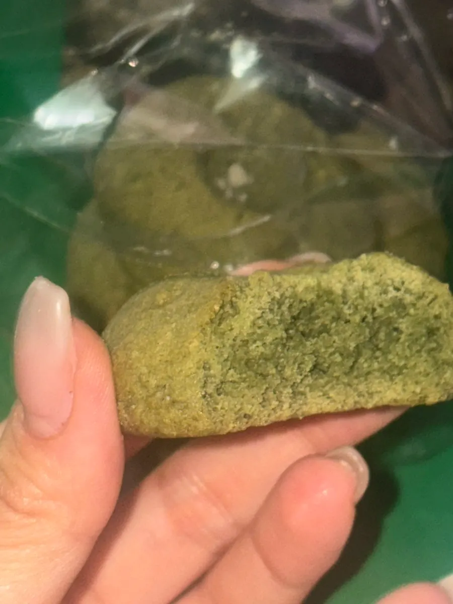 The sweet-and-salty mugwort salt cookie I loved