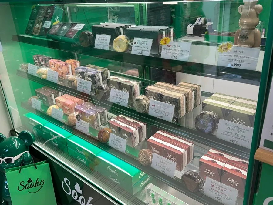 Display case with mugwort choco pies