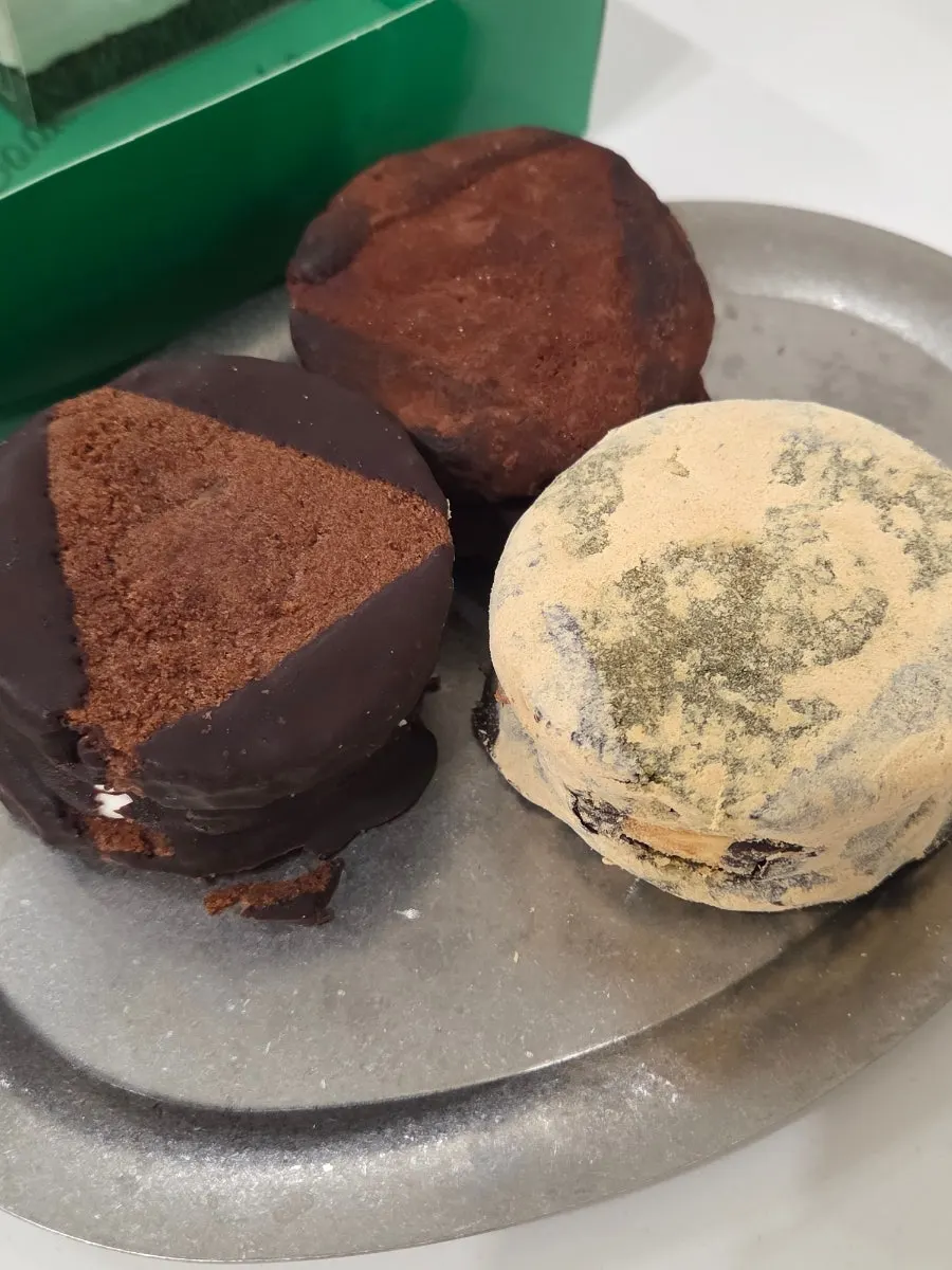 The 6 choco pies unwrapped at home