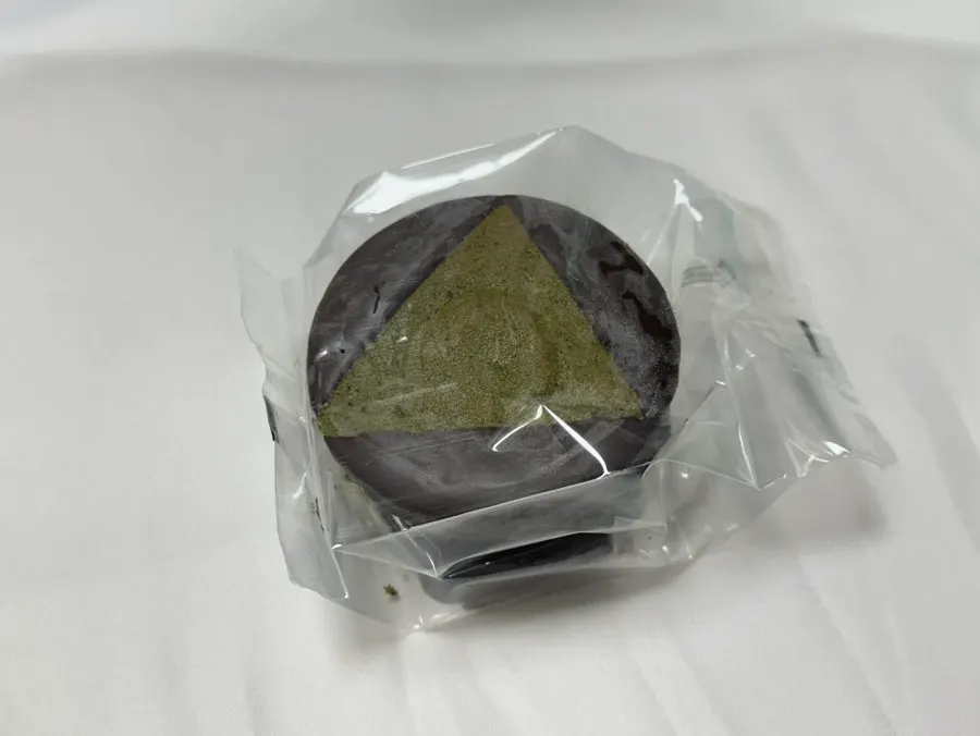 Unwrapped single mugwort choco pie