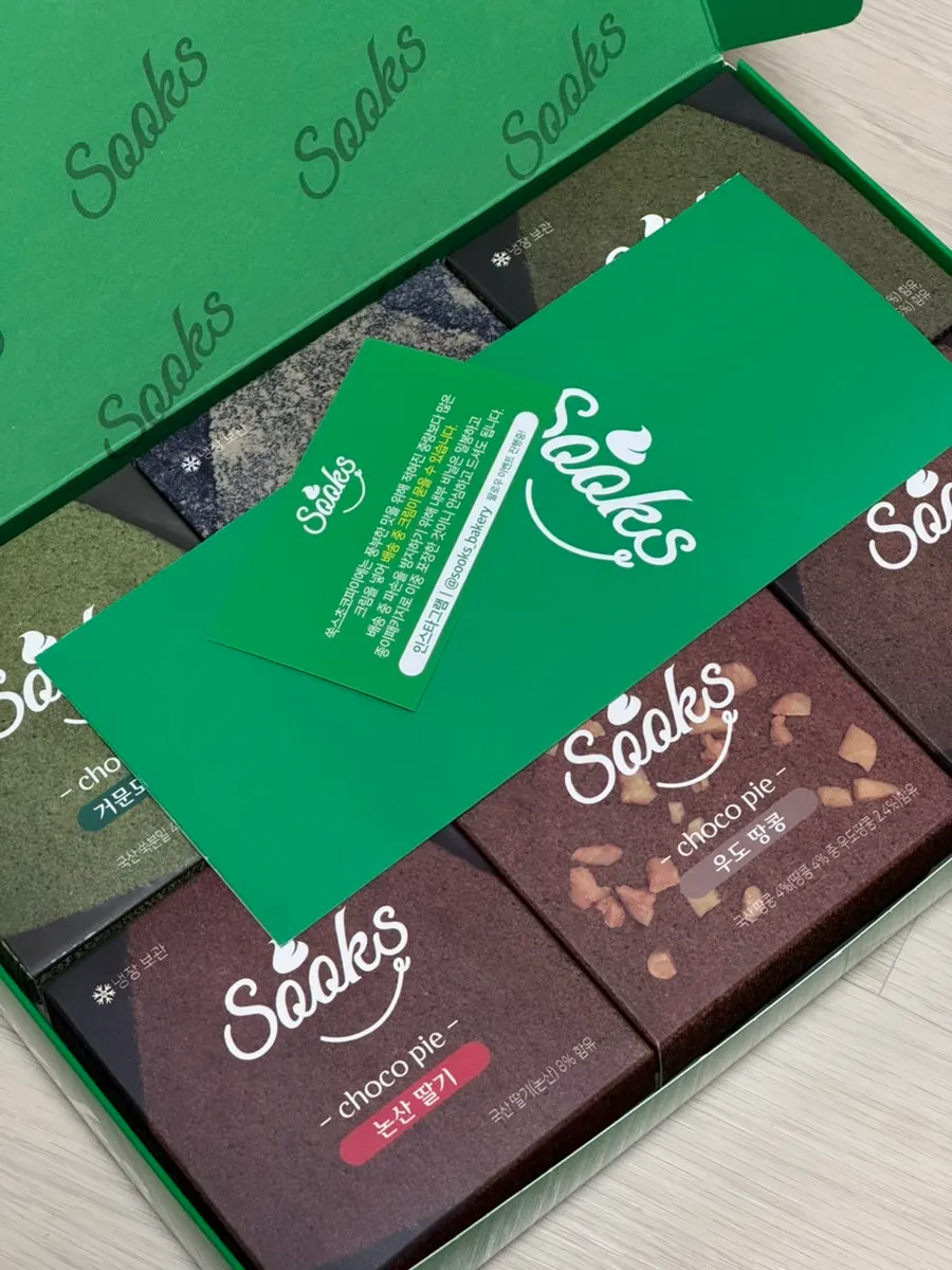 Individually wrapped pieces inside the 6-piece set