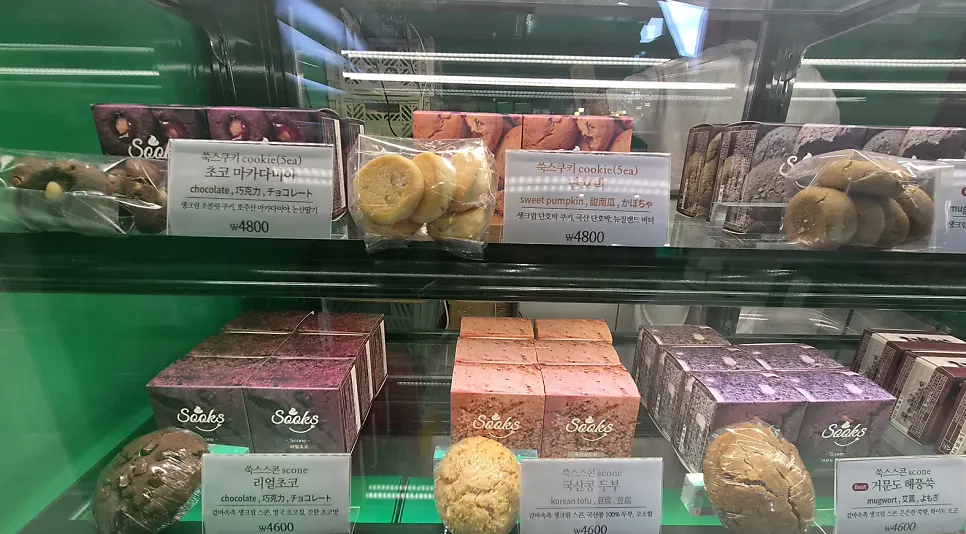 Close-up of a chocolate-coated Ssuk's Choco Pie