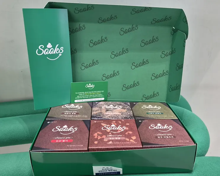 Individually wrapped Ssuk's Choco Pie, easy to carry