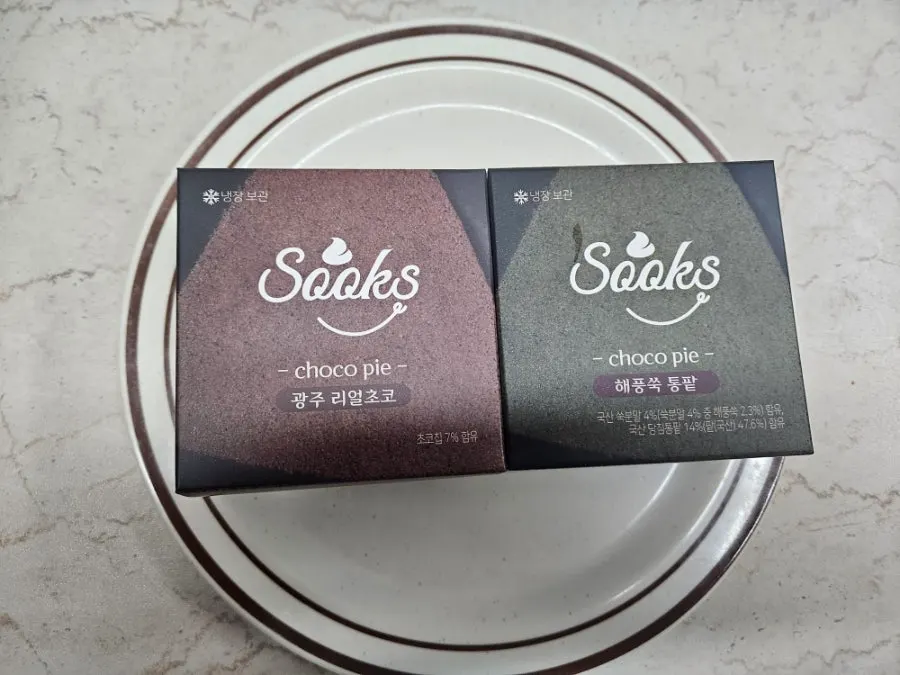광주리얼초코와 해풍쑥 통팥 초코파이 두 개