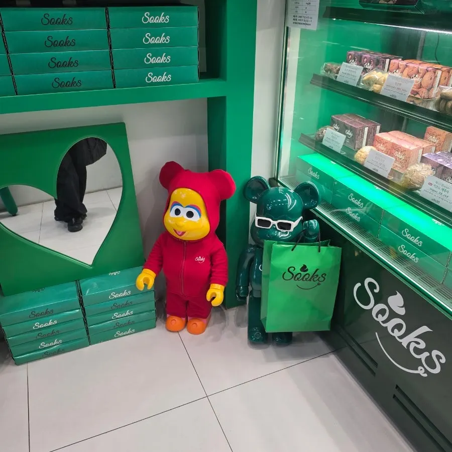 매장 진열대에 놓인 디저트