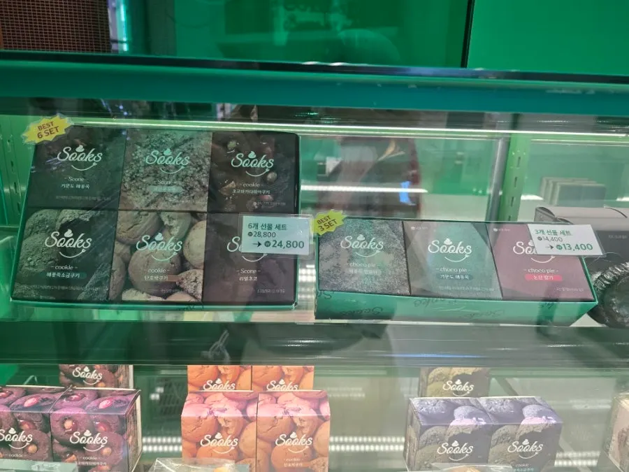 Ssuk's Choco Pie in green packaging