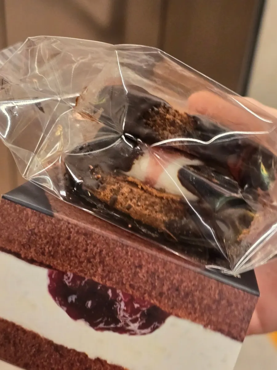 Mugwort choco pie filled with cream