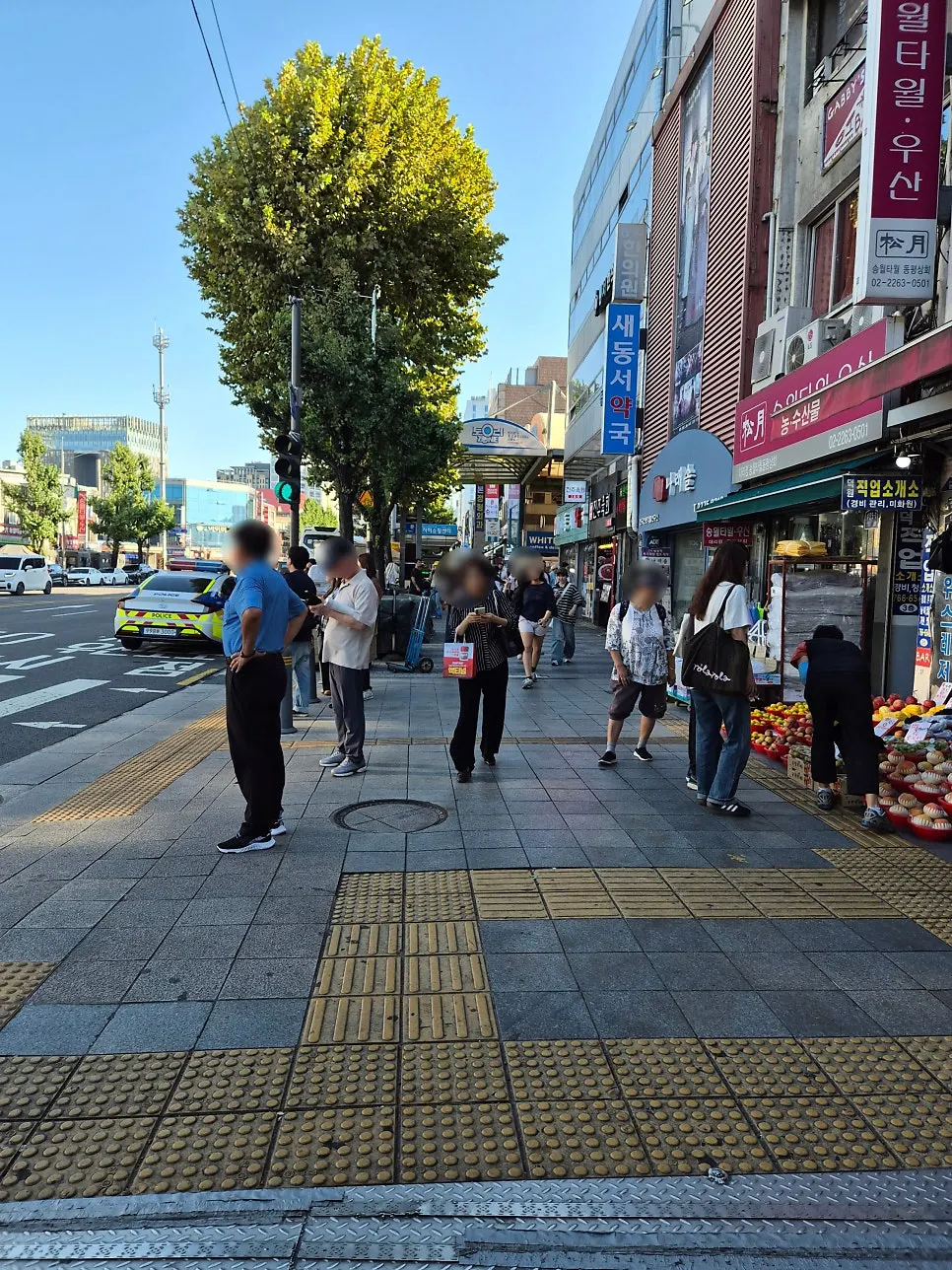 Exit 7 of Jongno 5-ga Station and store hours