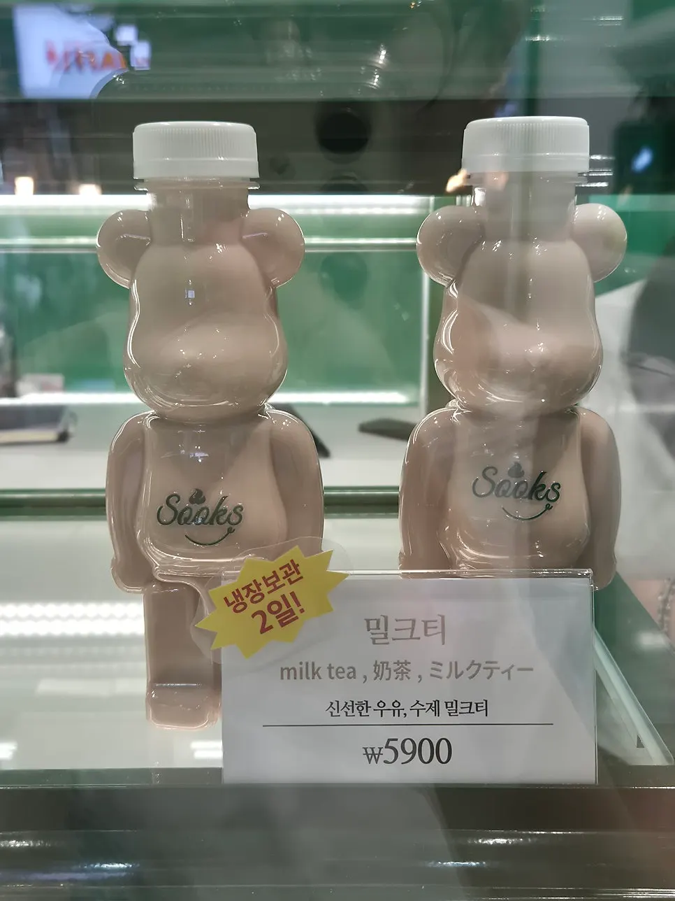 Desserts in the Ssuk's Choco Pie display case