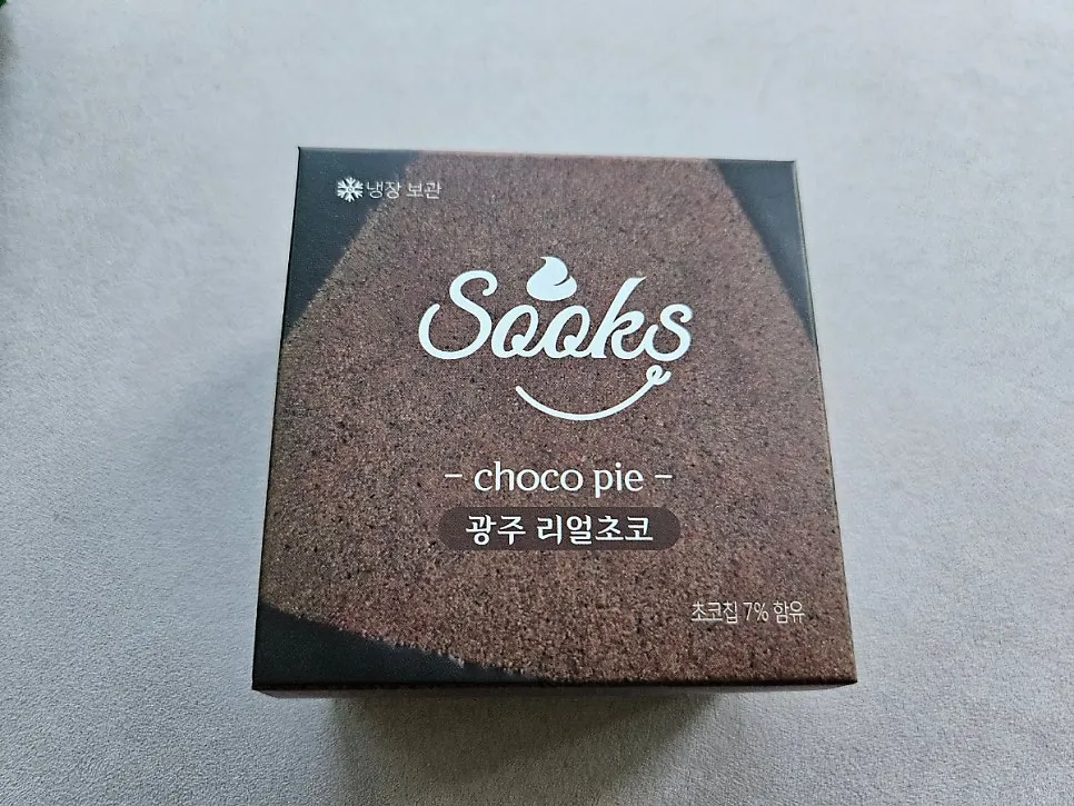 Close-up of the Ssuk's Choco Pie 6-piece set