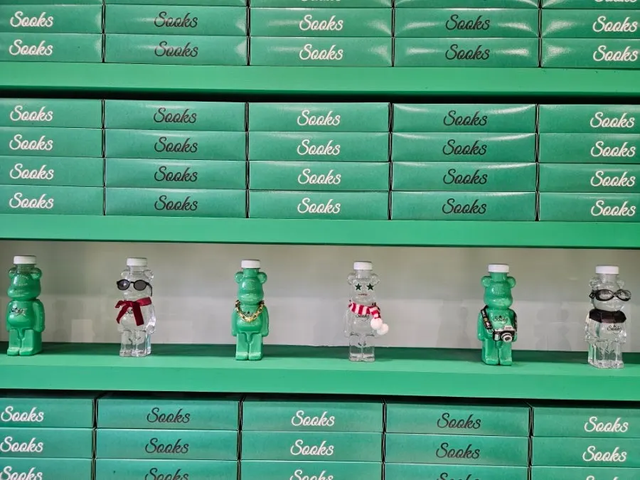 Ssuk's Choco Pie display case