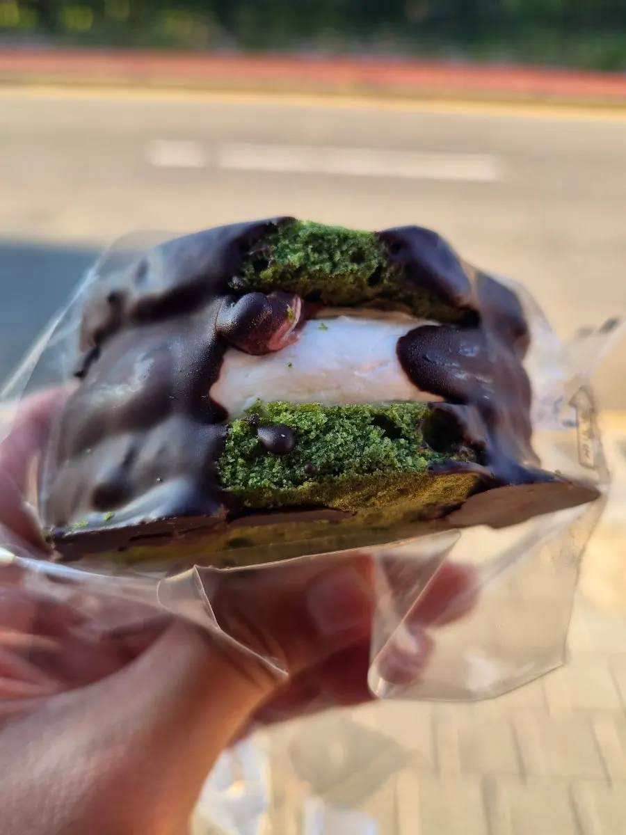 Sea-breeze mugwort whole red bean choco pie